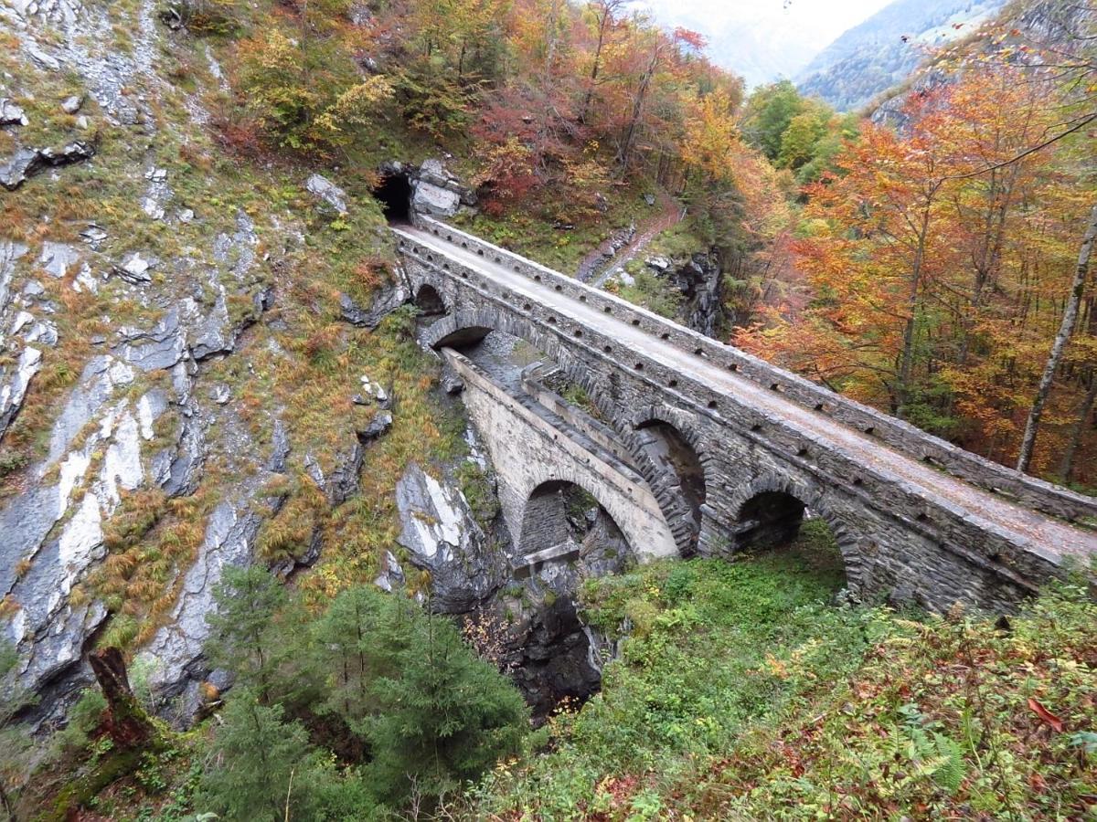 Bed And Breakfast - Die Aelplersuit Fuer Backpackers Im Berghuesli Linthal 외부 사진