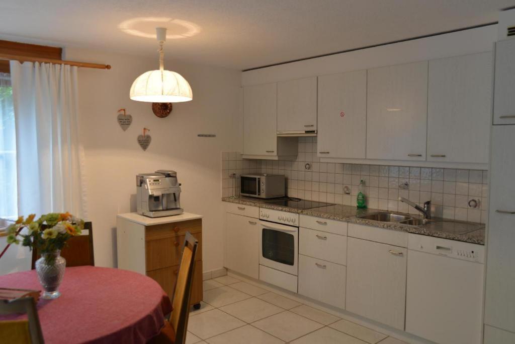Bed And Breakfast - Die Aelplersuit Fuer Backpackers Im Berghuesli Linthal 외부 사진