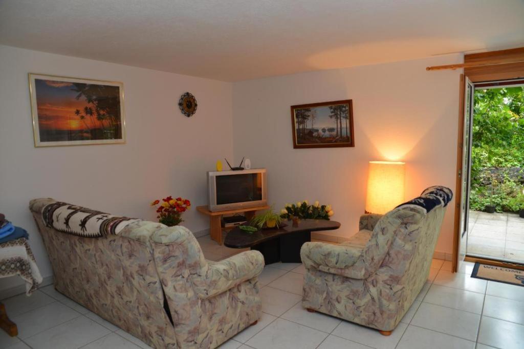 Bed And Breakfast - Die Aelplersuit Fuer Backpackers Im Berghuesli Linthal 외부 사진