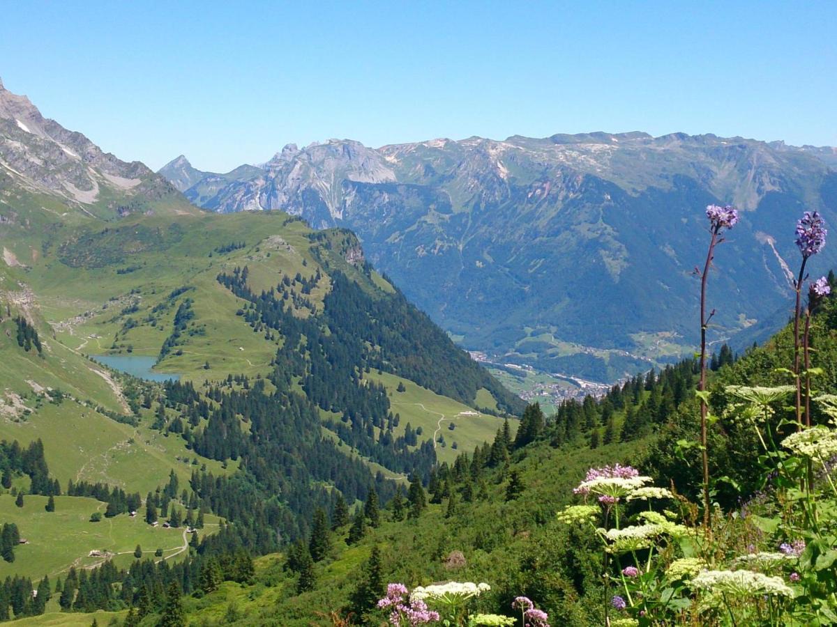 Bed And Breakfast - Die Aelplersuit Fuer Backpackers Im Berghuesli Linthal 외부 사진