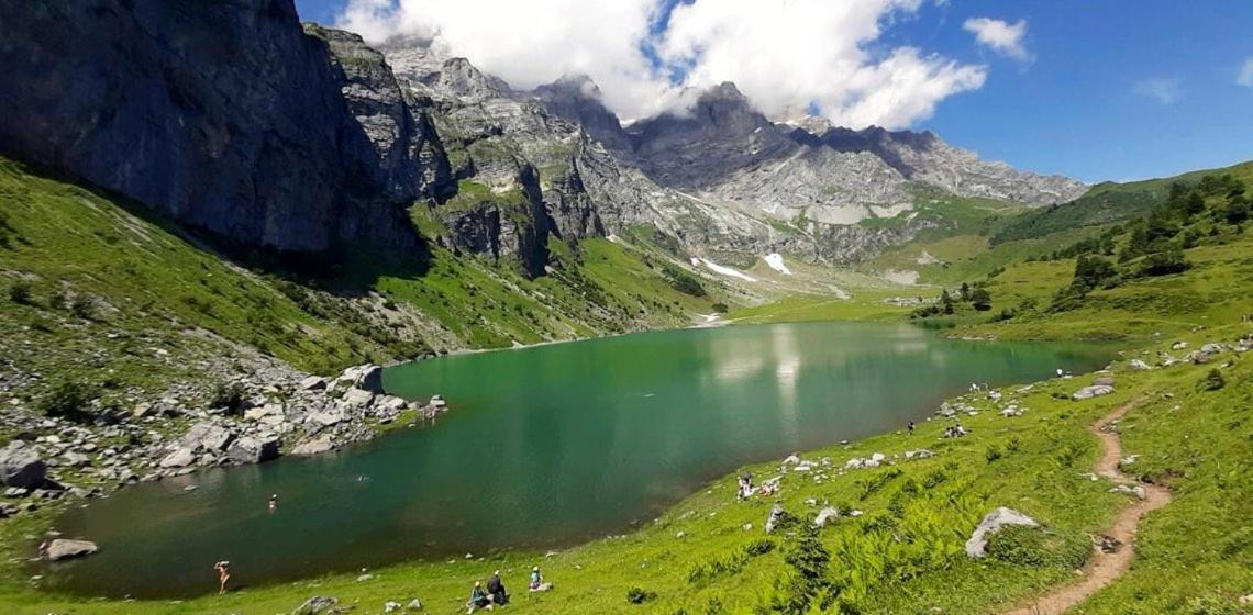 Bed And Breakfast - Die Aelplersuit Fuer Backpackers Im Berghuesli Linthal 외부 사진
